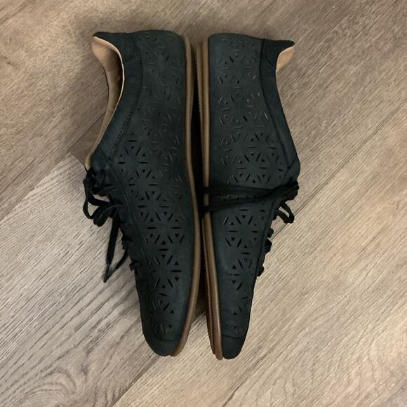 Ecco Black Casual Perforated Sneakers Shoes Size 41 EU/ 10.5 US Woman’s - Picture 5 of 9